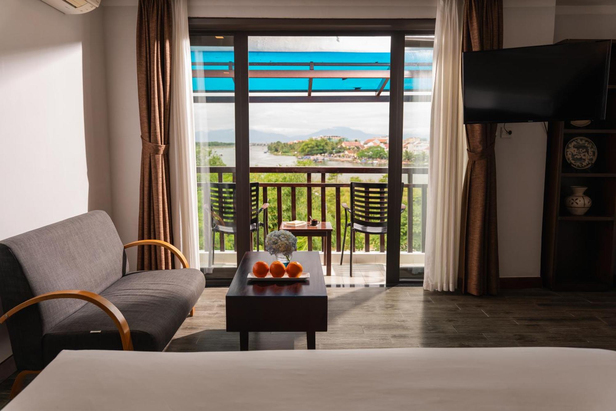 Quarto com Cama de Casal ou 2 de Solteiro e Varanda