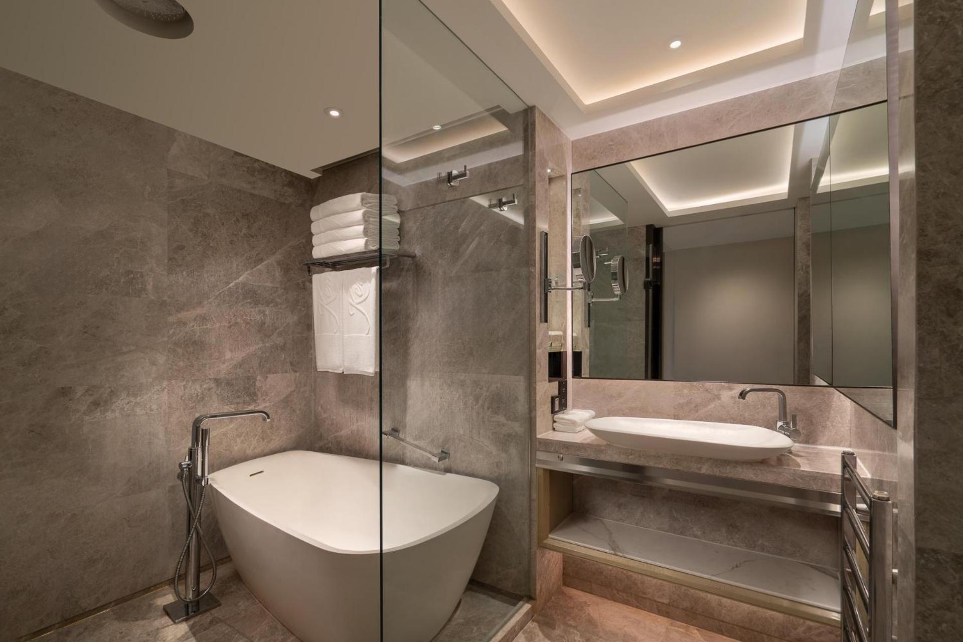 Deluxe Room King,1669010639:JPEG