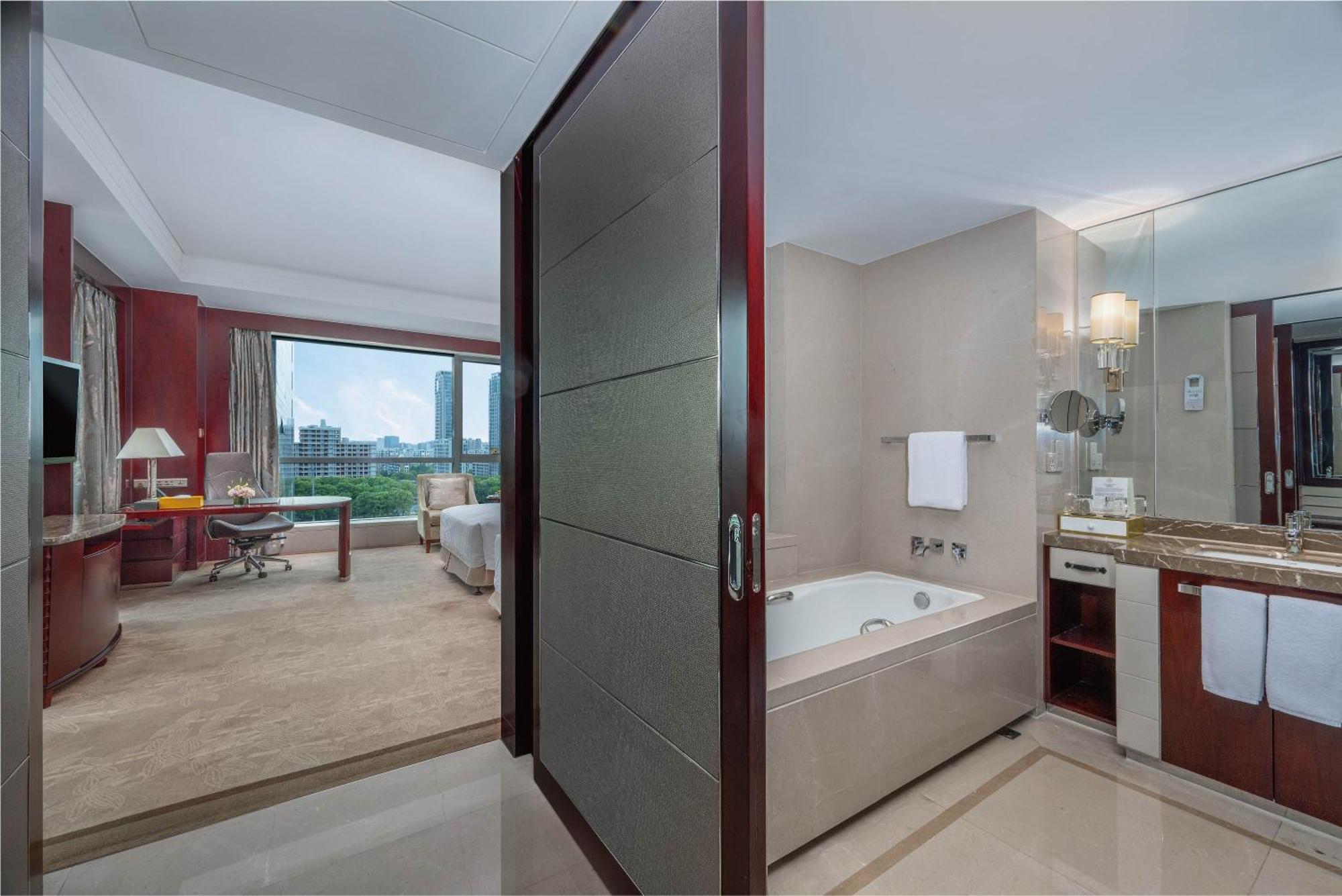 Deluxe Twin Bed RoomReserve at least one week to enjoy two complimentary daily laundry services a voucher Madr 99 restaurant,1670715014:JPEG