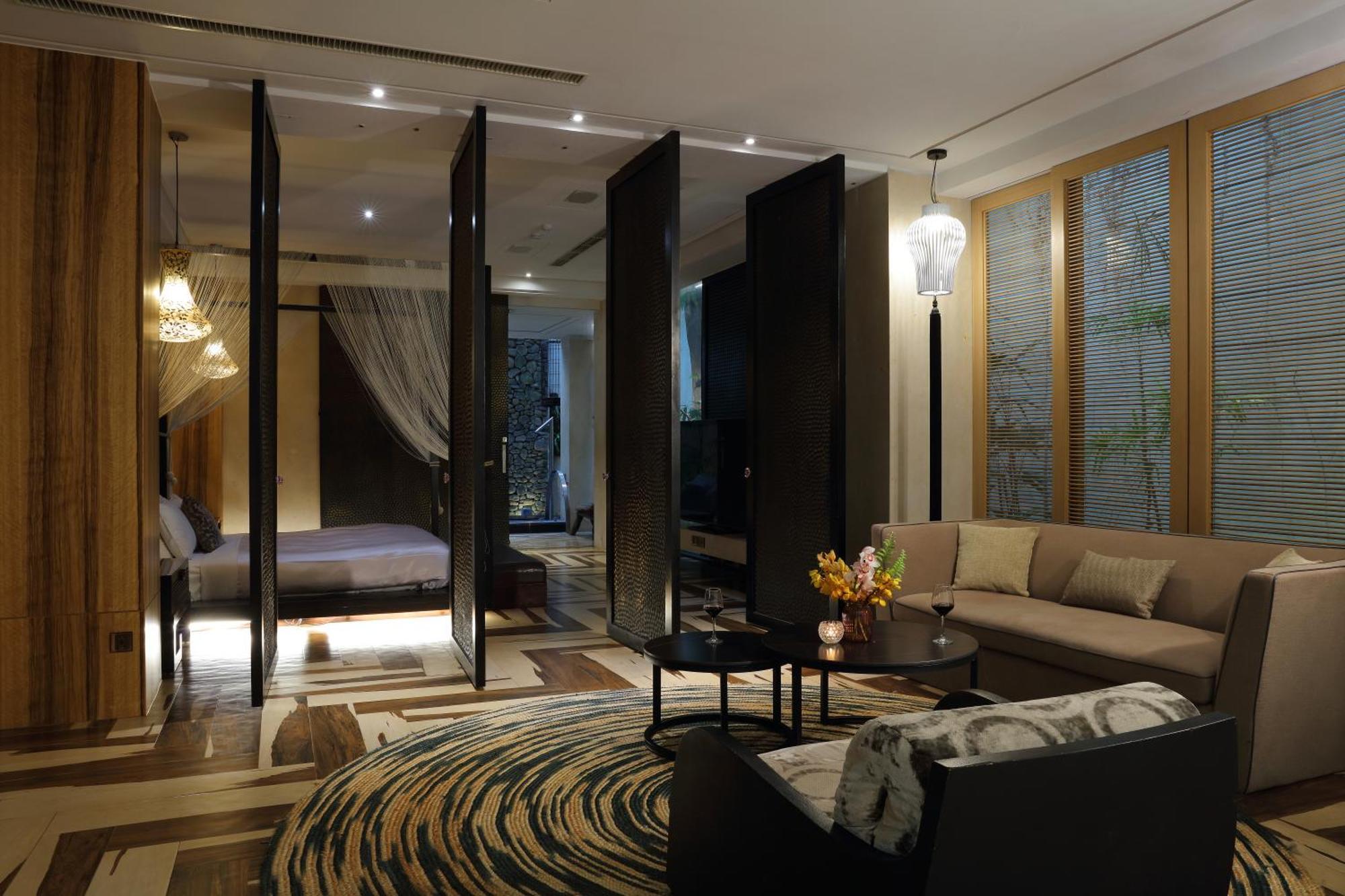 Deluxe Suite Check after 1800