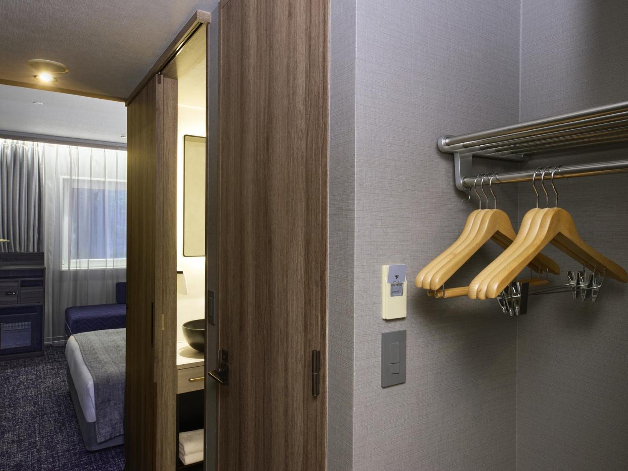 Double Room 20sqm Shower Booth Sofa Bed Non-Smoking