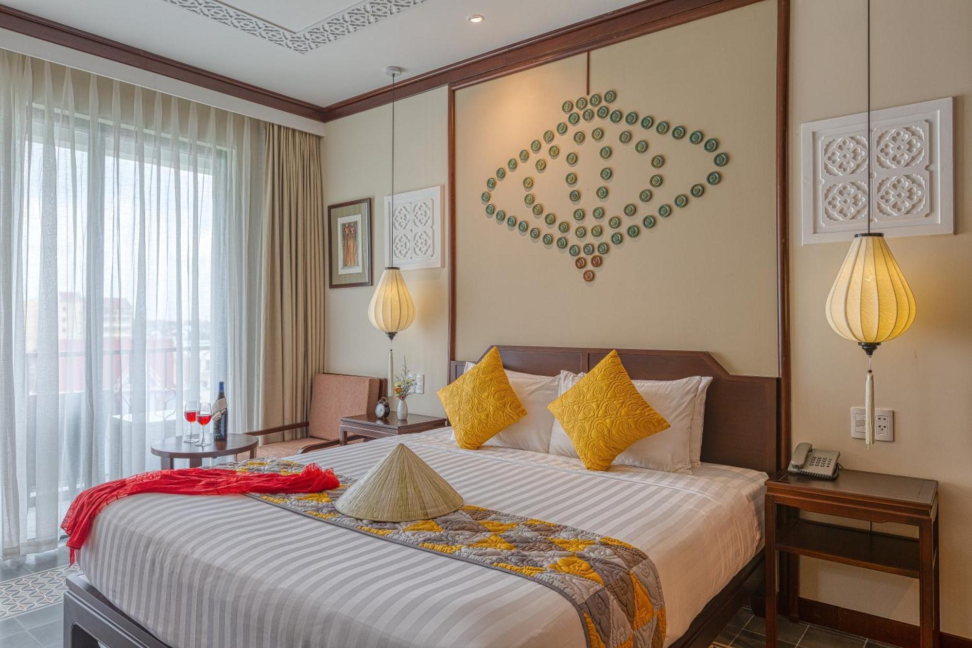 Junior Queen/Twin Suite, Bathtub, Balcony with Tranquil Meadow View,1687527495:JPEG