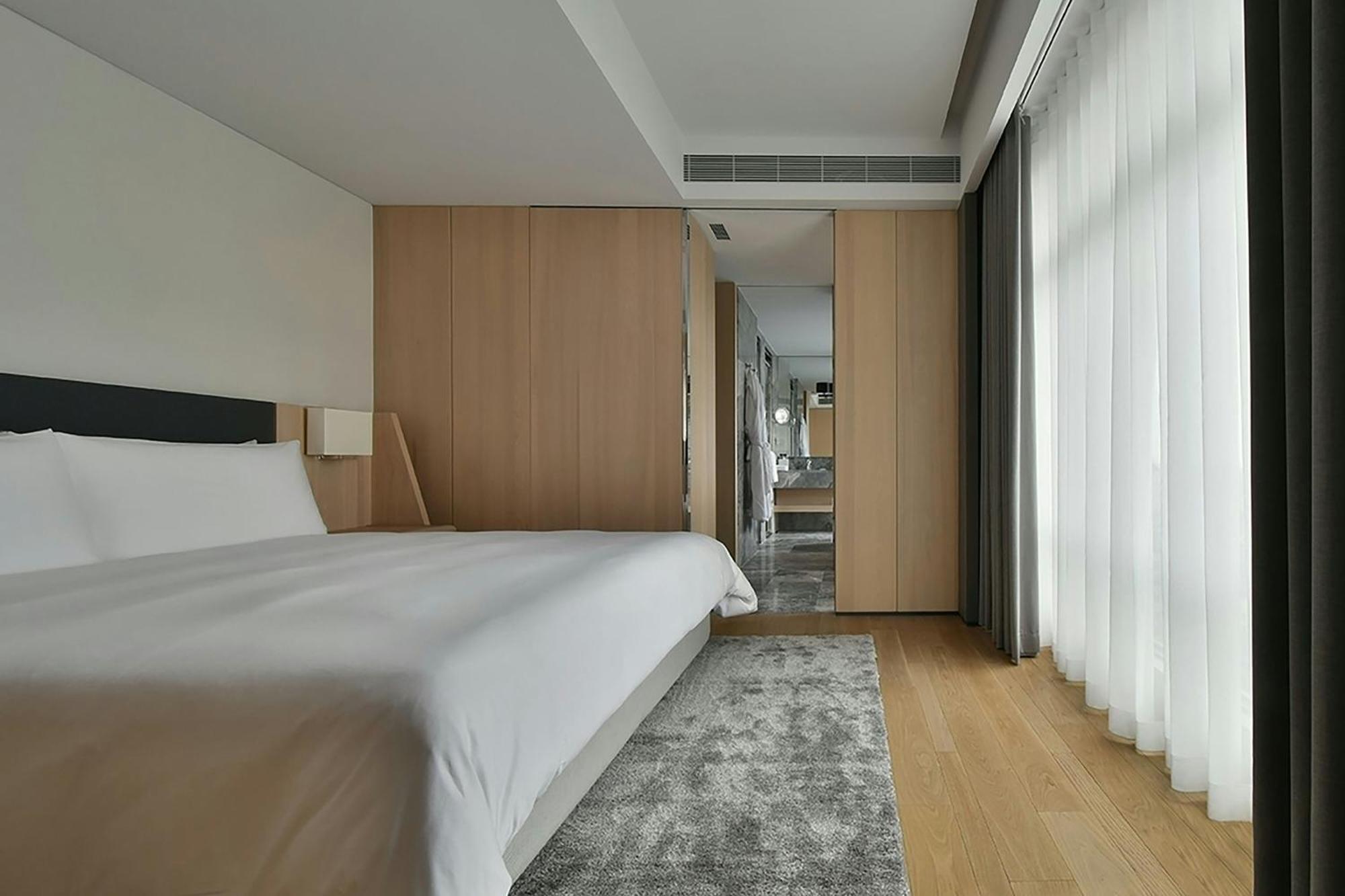 Junior King Suite with Sofa Bed and Harbor View,1698283691:JPEG