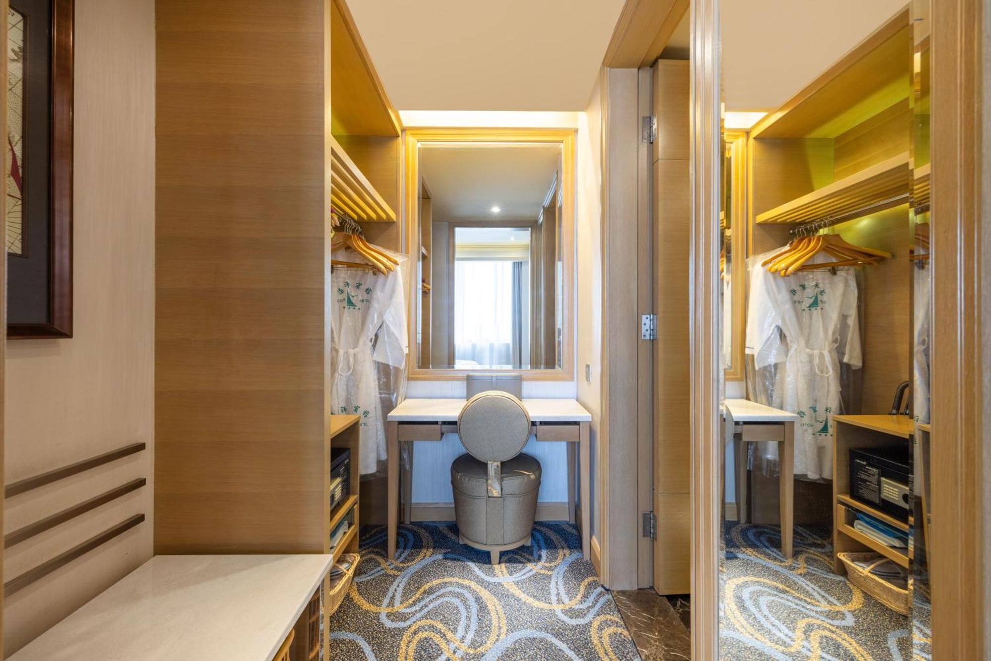 Business Suite,1698916633:JPEG