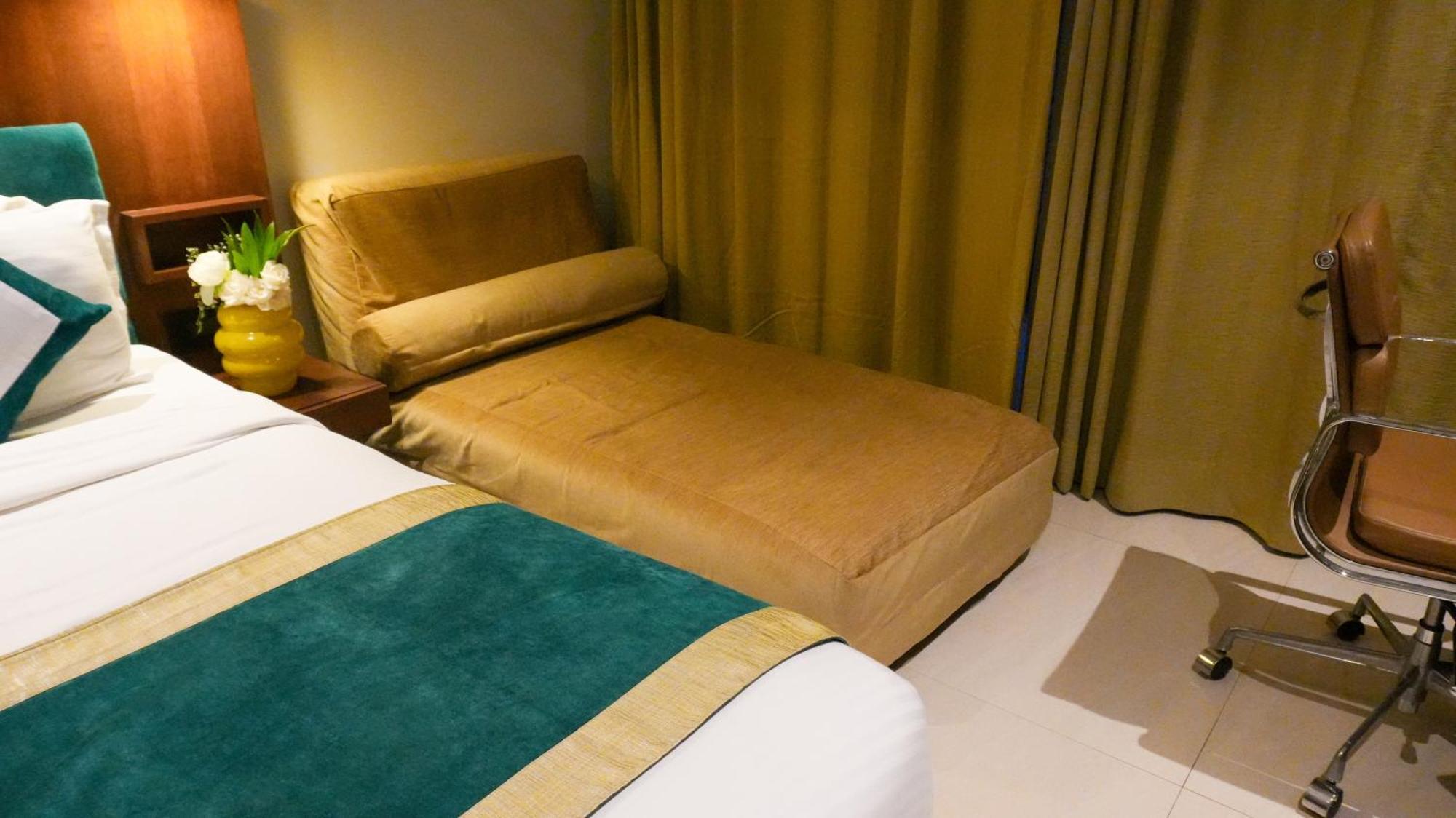 Deluxe Room,1705026243:JPEG