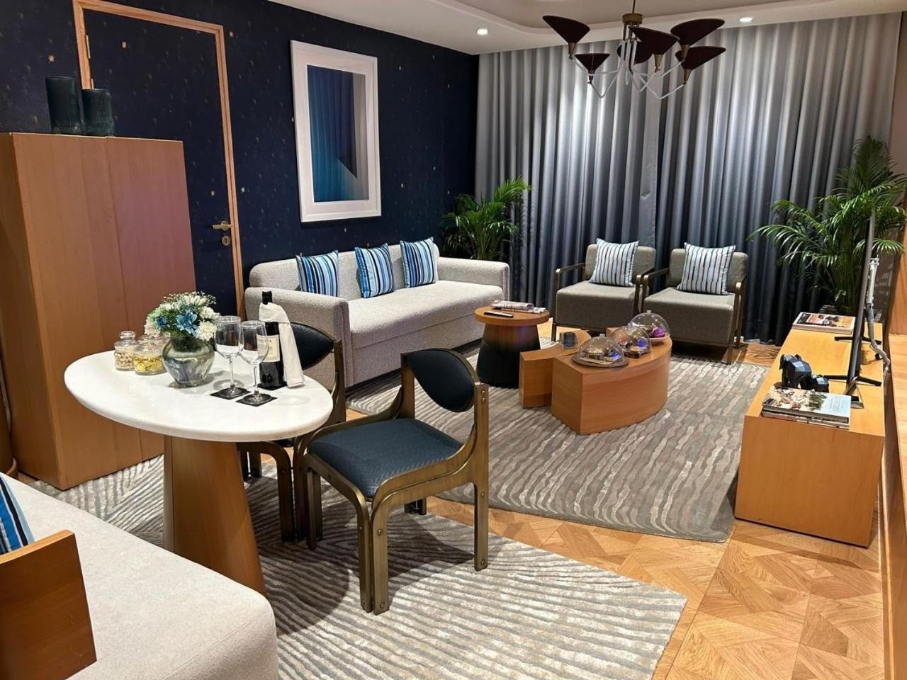 Presidential Suite (Complimentary one way airport transfer,(15% off on session of Spa and 15% off on Salon services ),1710599759:JPEG