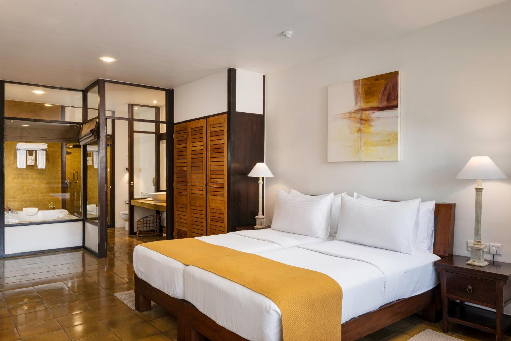 Deluxe Twin Room Sea View at Center Point Black Coral & at Seaside Social restaurants