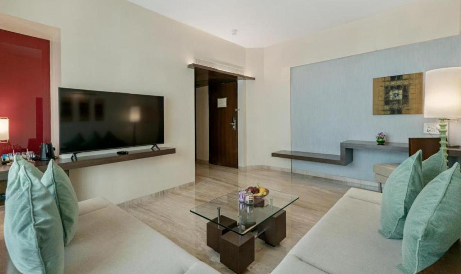 Suite on Buffet Lunch on Laundry & Airport Pick-up