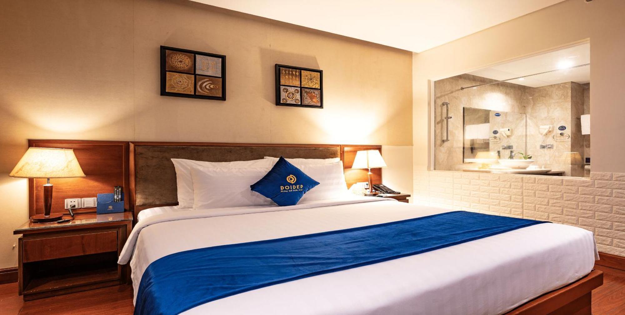 Suite with Lake View