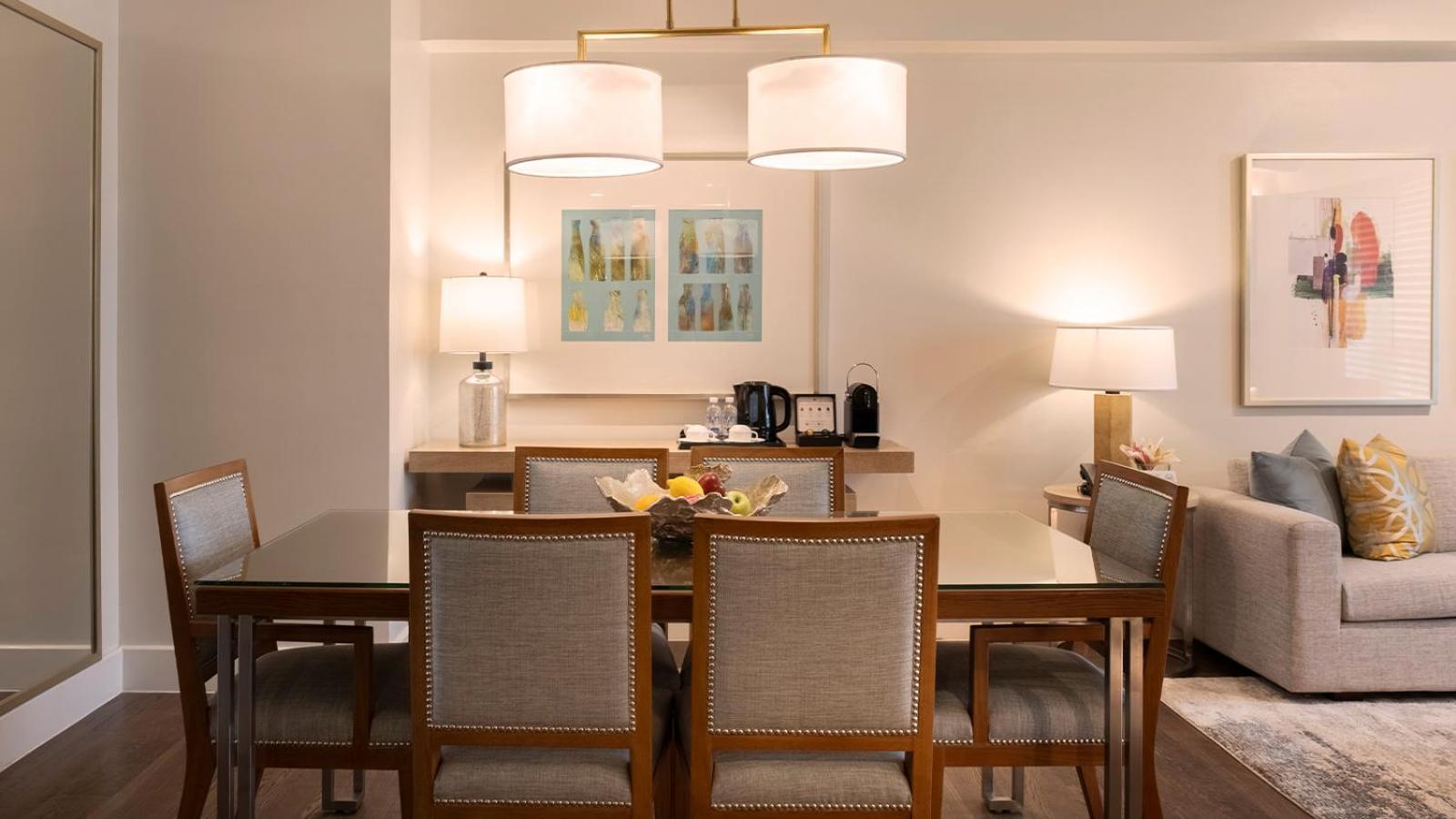 Executive Suite,1731411233:JPEG