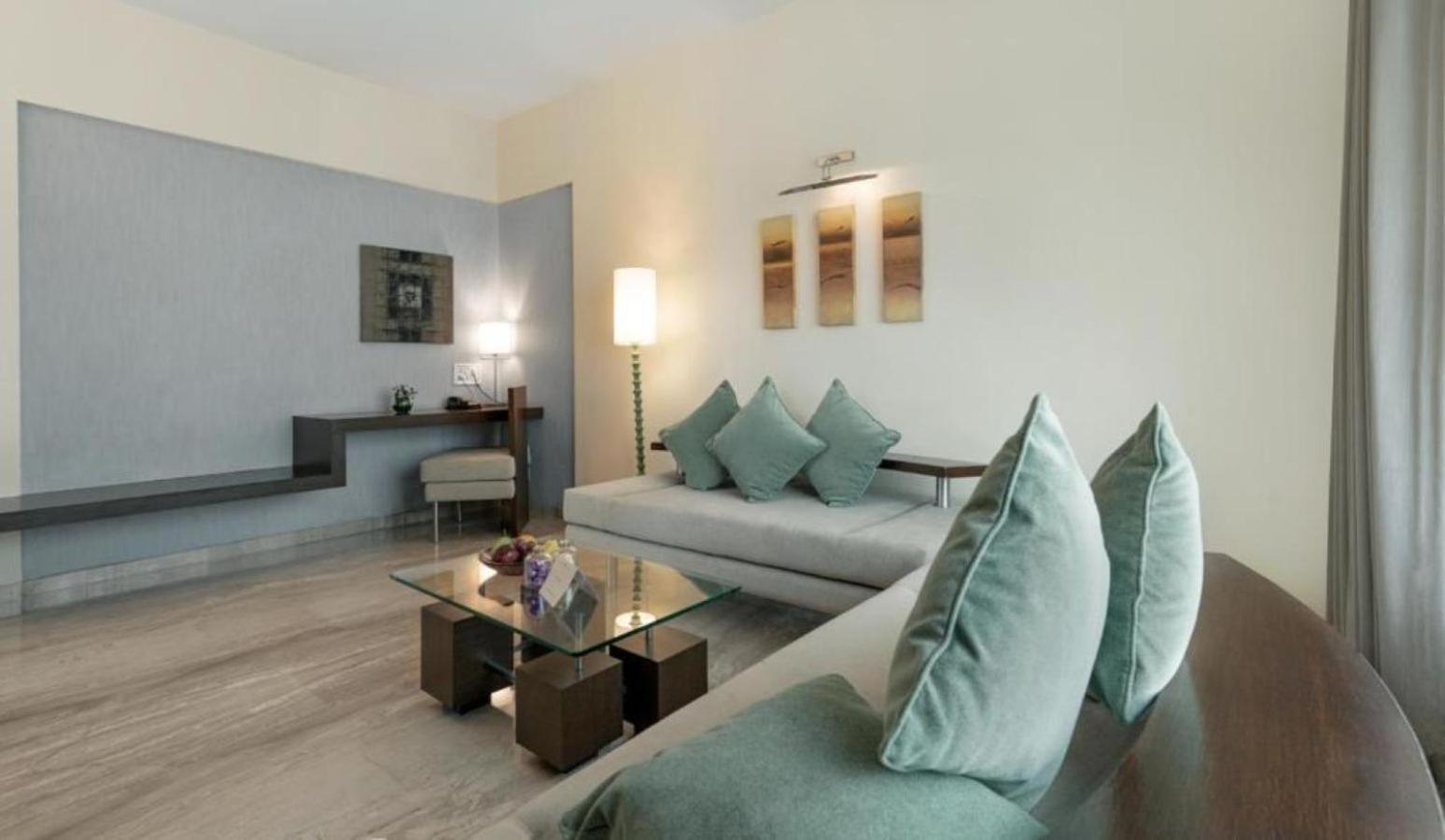 Suite on Buffet Lunch on Laundry & Airport Pick-up
