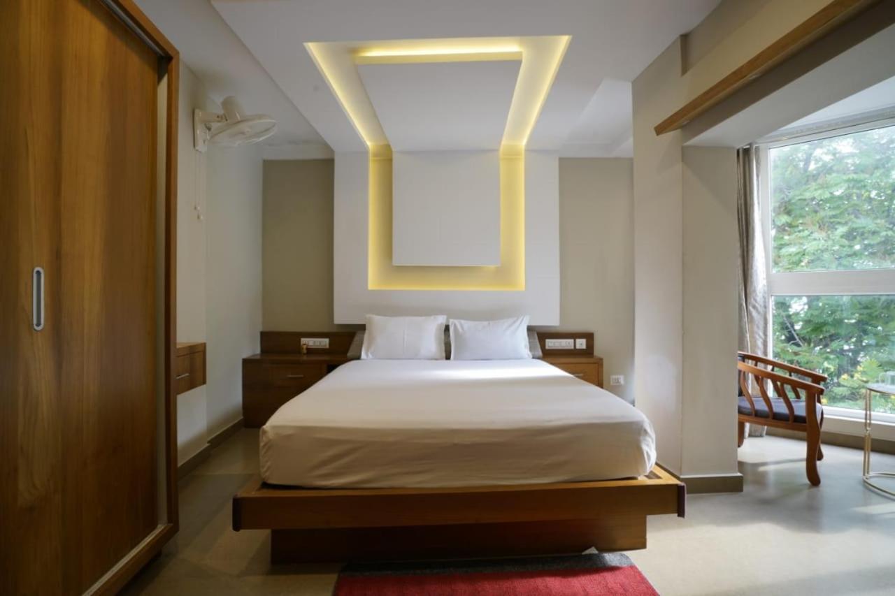 Deluxe Double Room with Sea View,1739774786:JPEG