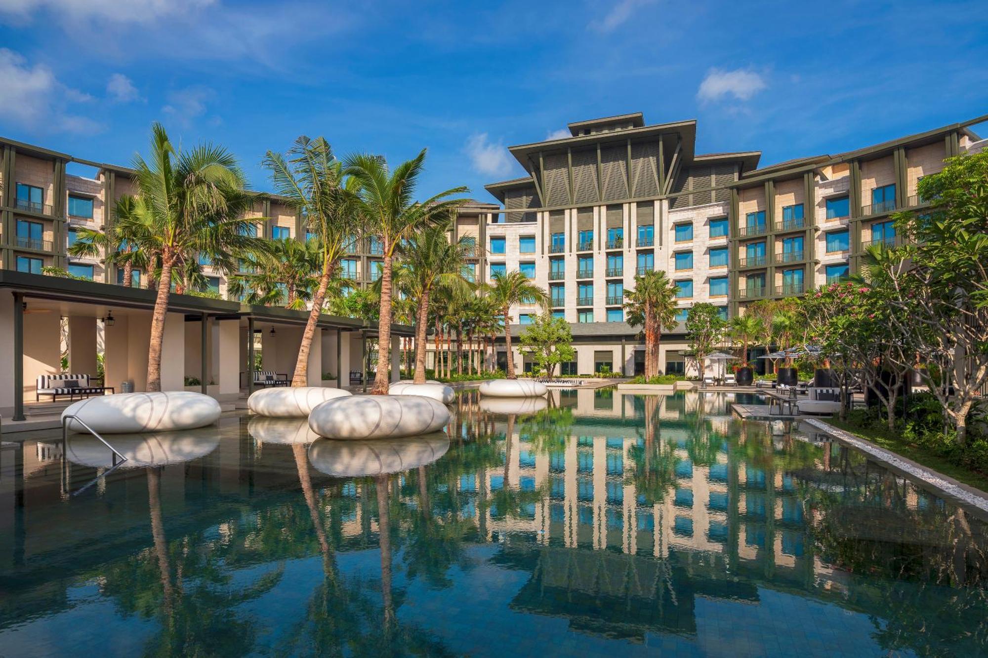 Premier King Suite with Pool View,1742689868:JPEG