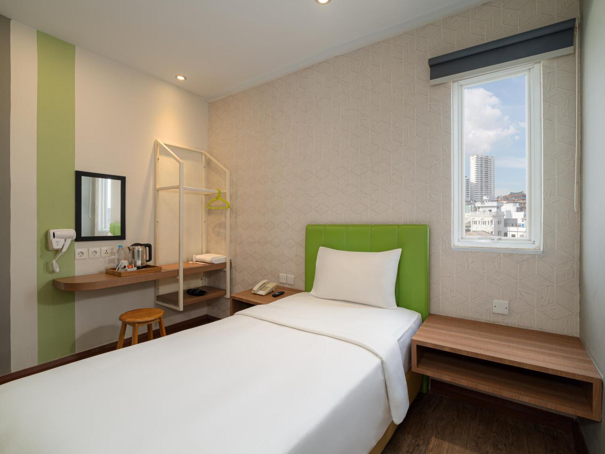 Studio,1742720445:JPEG