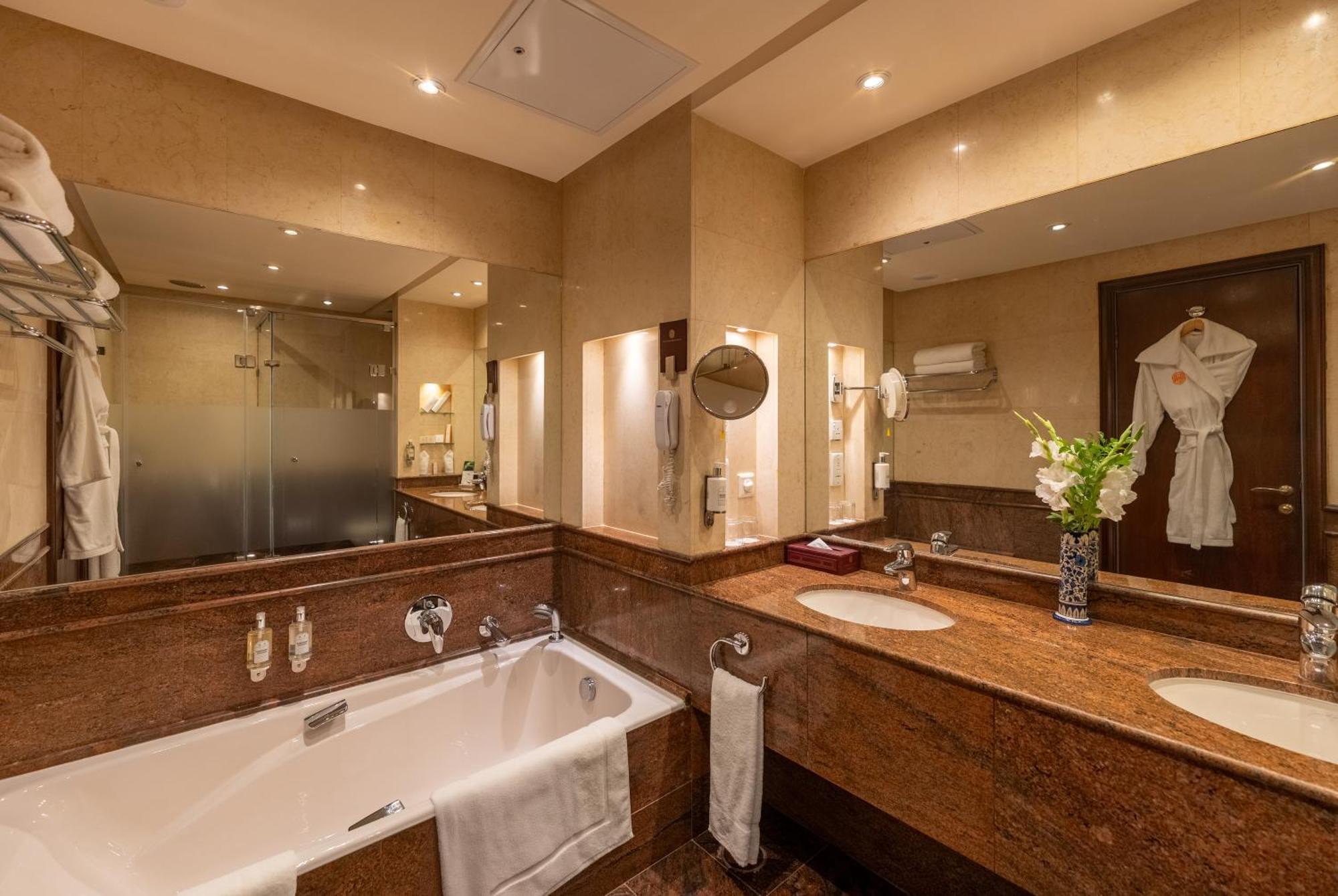 Royal Club Room,1742887482:JPEG