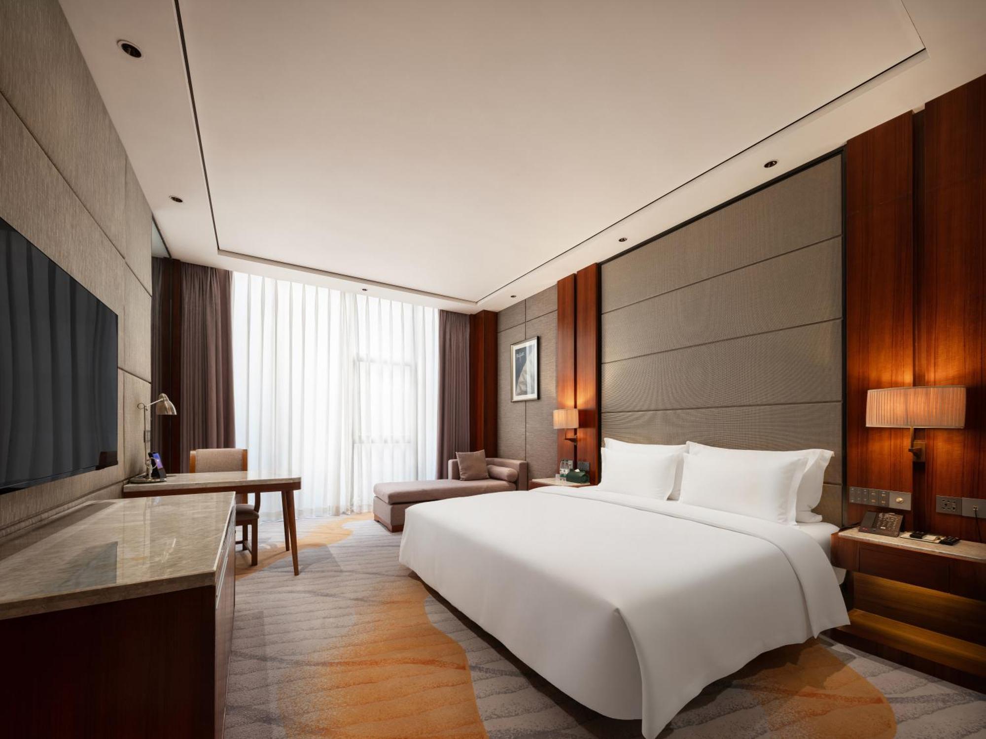 Executive King Room Bathtub