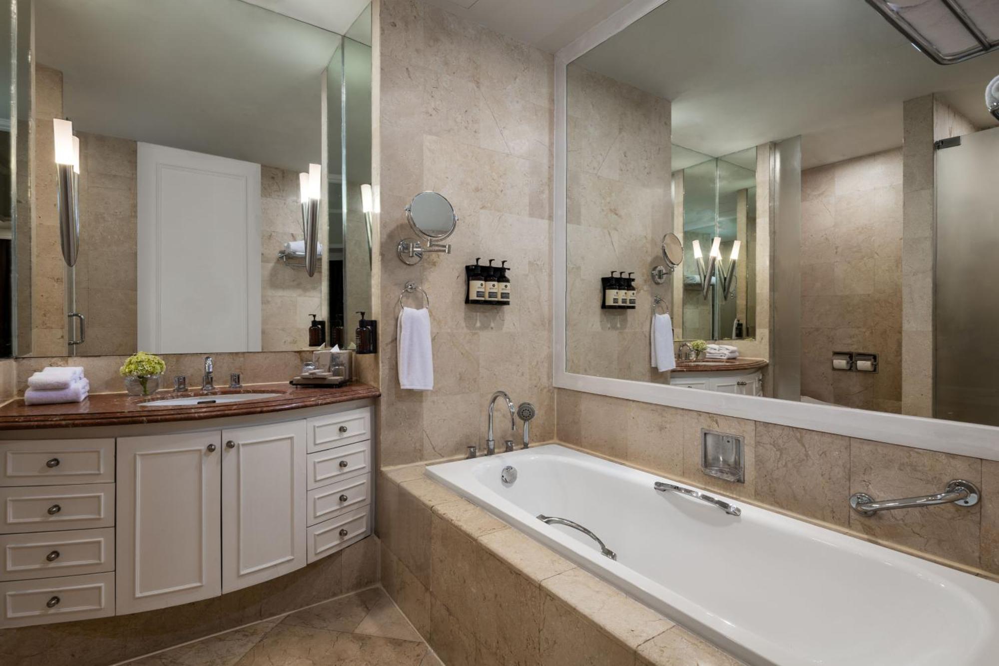 Three-Bedroom Apartment Suite,1746587765:JPEG