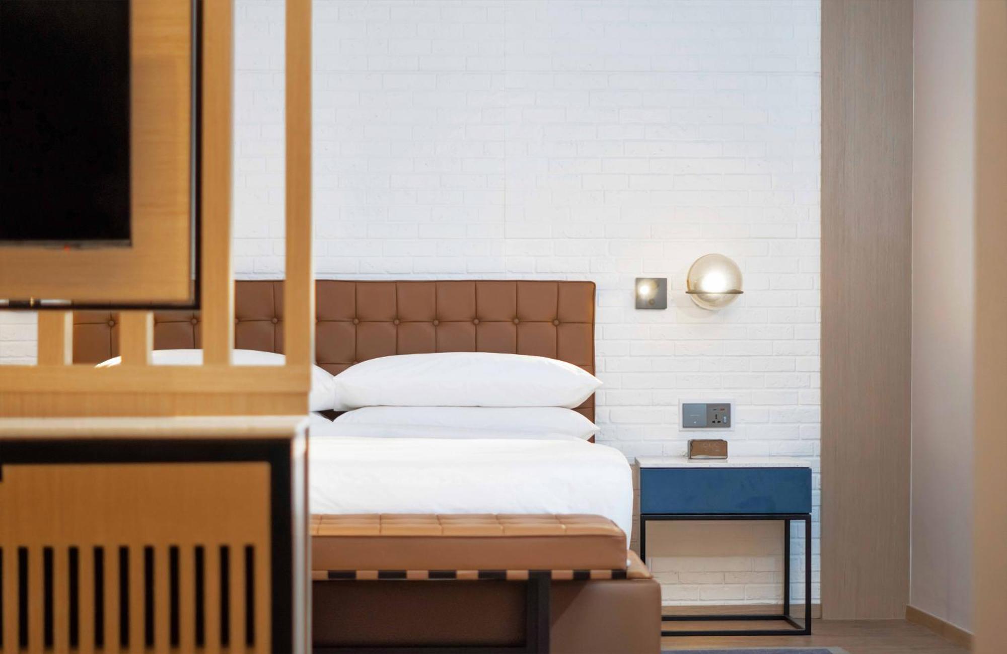 Deluxe King Room with Balcony,1758329785:JPEG