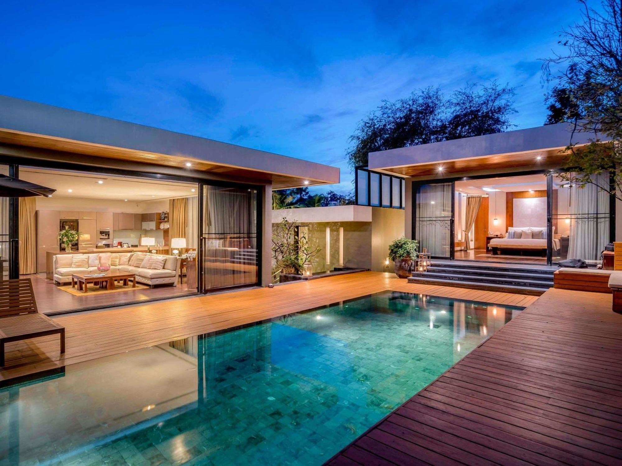 Three-Bedroom Presidential Beachfront Villa (24-hour butler service)