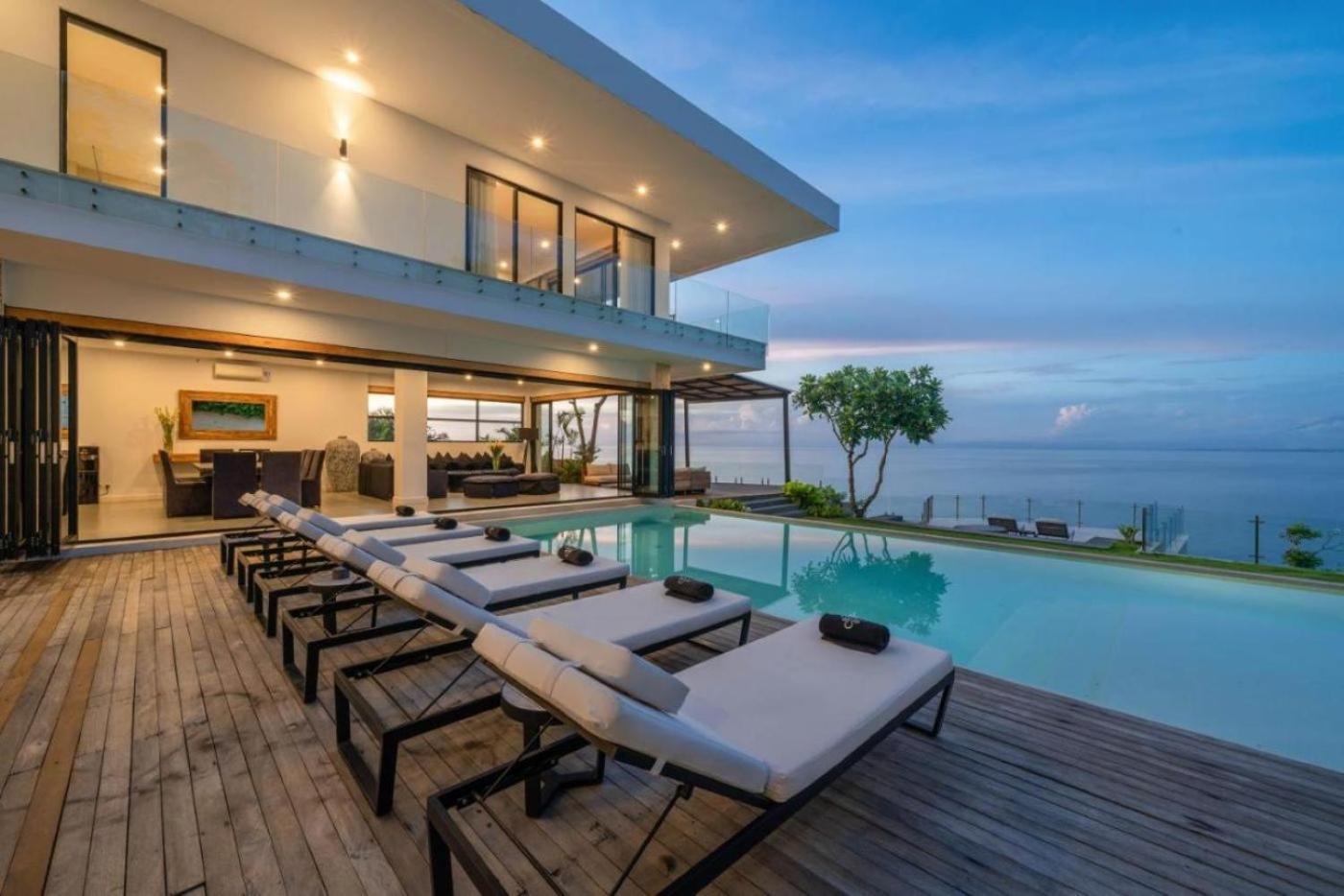 Villa mit 5 Schlafzimmern, eigenem Pool und Meerblick