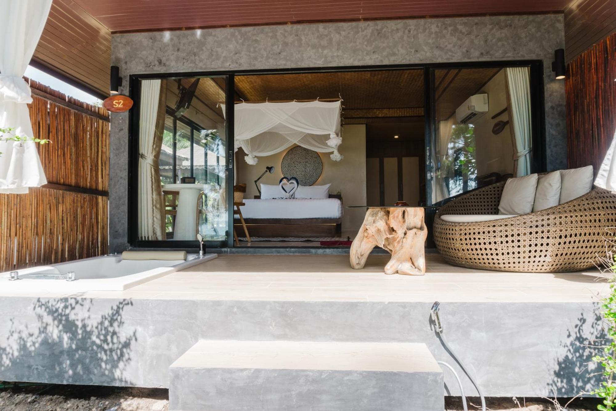 Beach Front Villa with Spa Bath,1765855591:JPEG