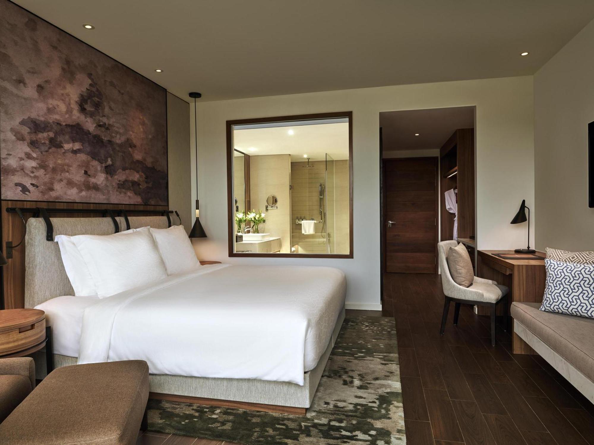 Superior Zimmer mit Kingsize-Bett, Balkon und Gartenblick