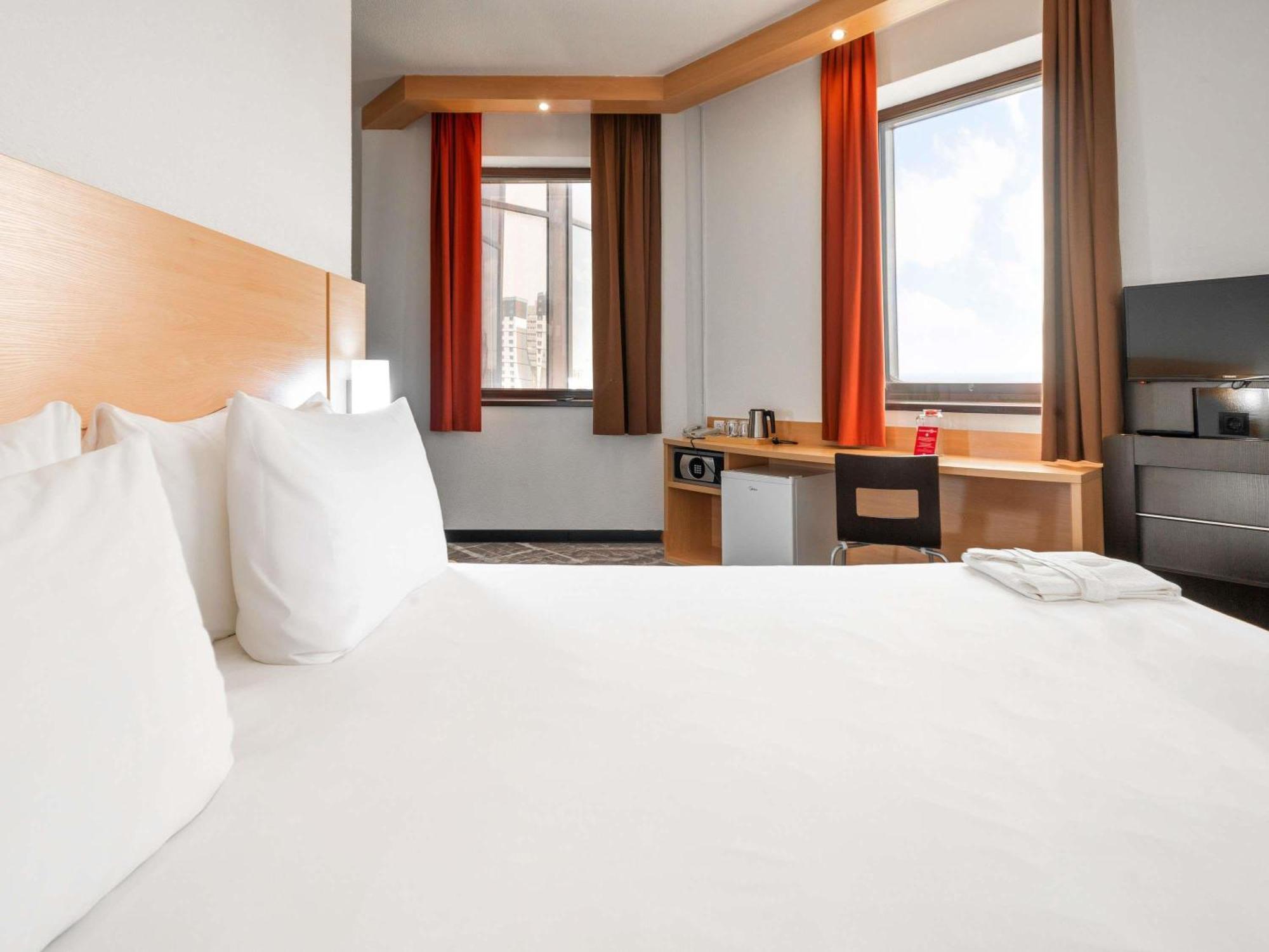 Premium Twin Room City View