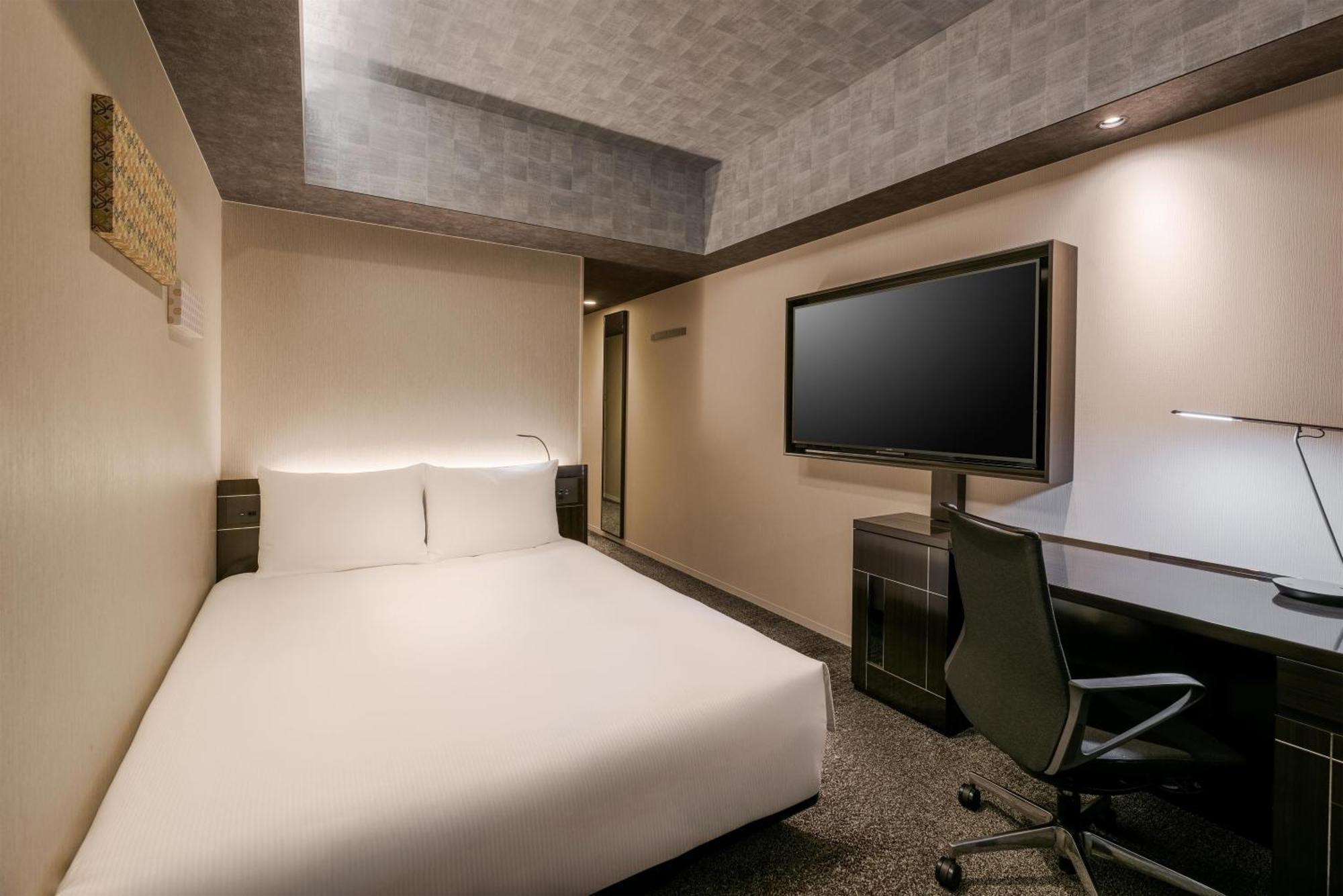 Queen Guest Room