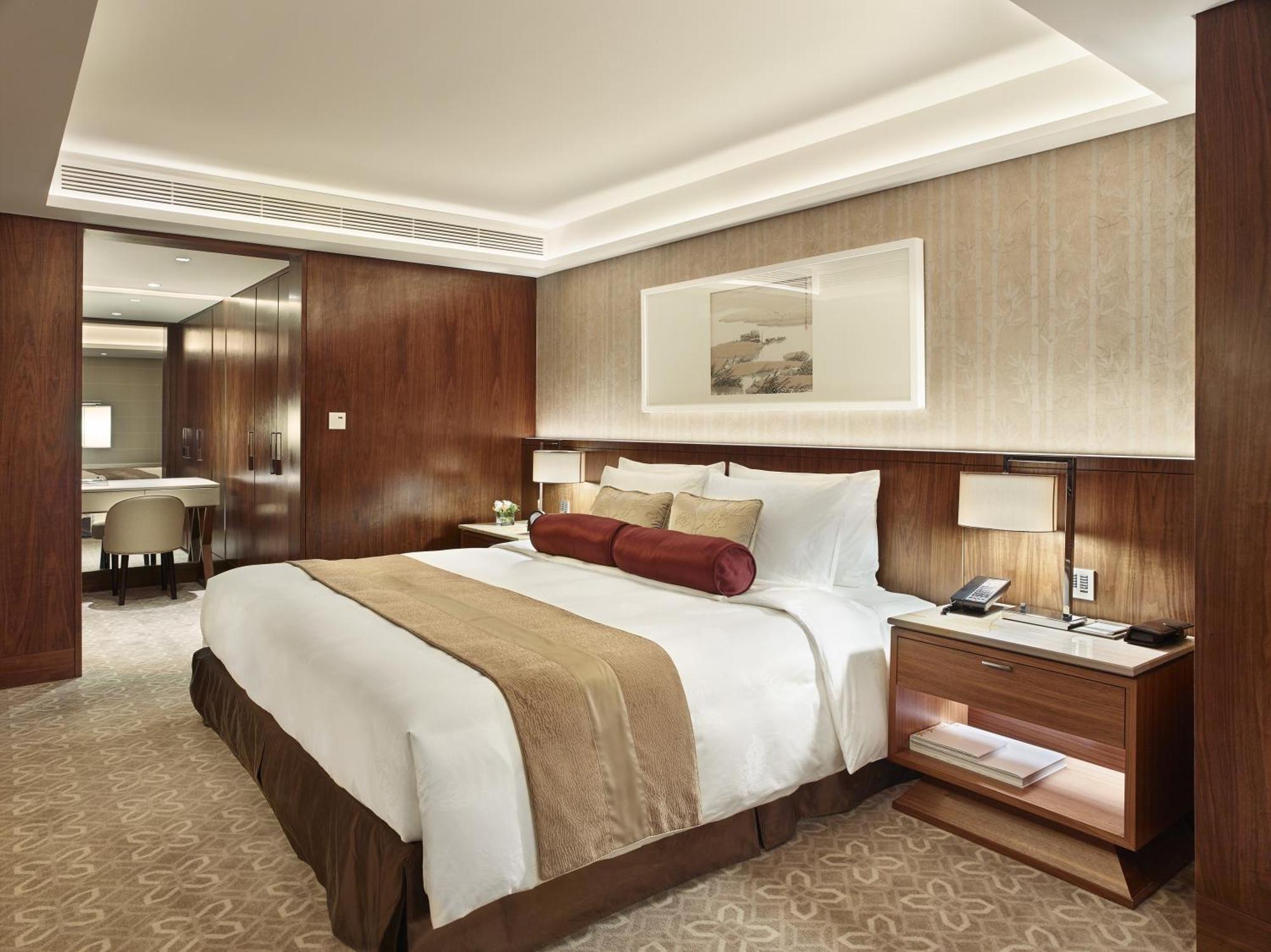 Club Premier Suite with King Bed,213448019:JPEG