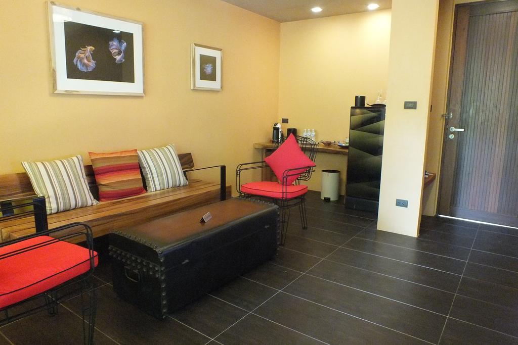 Suite with Private Pool,213743990:JPEG