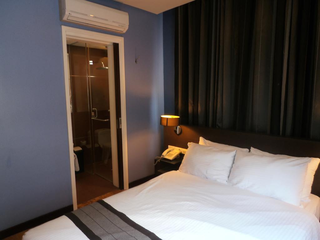 Deluxe Double Room,228502286:JPEG