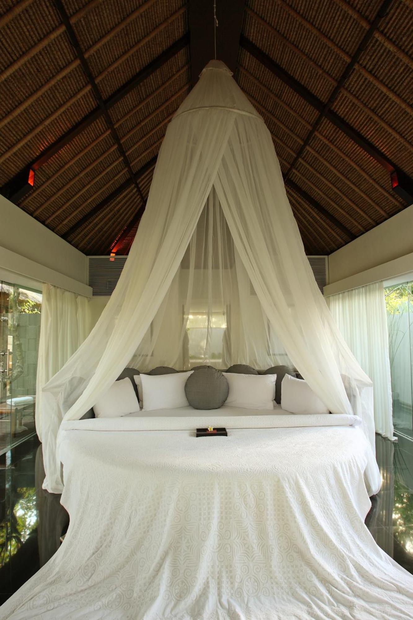 One-Bedroom Luxury Pool Villa Airport Transfer