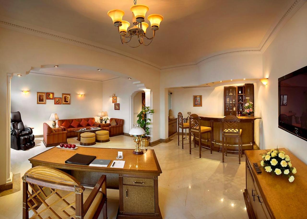 Luxury Suite complimentary on F&B 3 pints of beer at Atrium Bar Two way Airport Transfer,727452064:JPEG