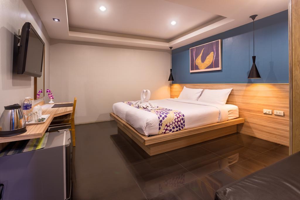 Standard Double Room - No Windows,711607309:JPEG