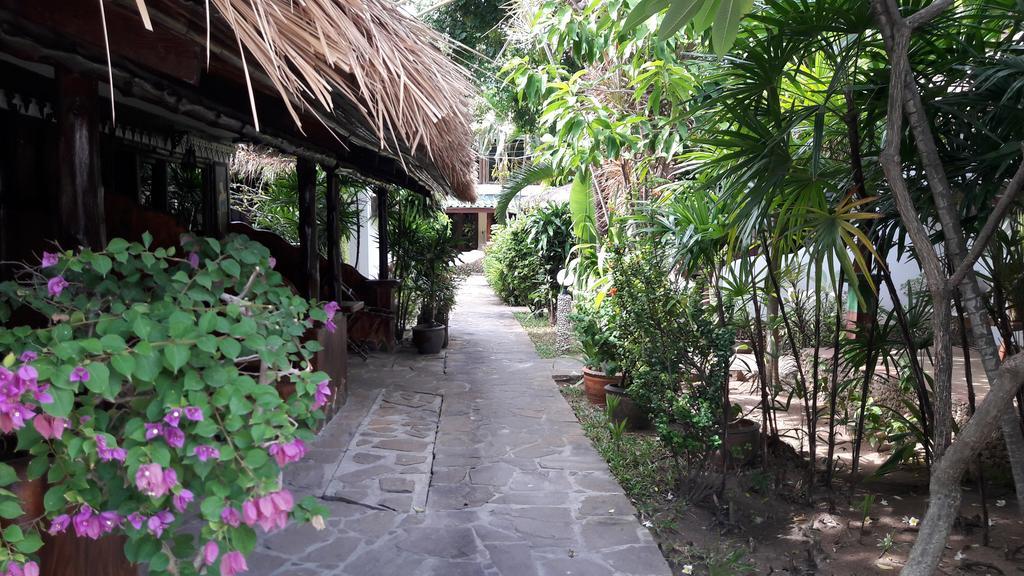 Bungalow,379383340:JPEG