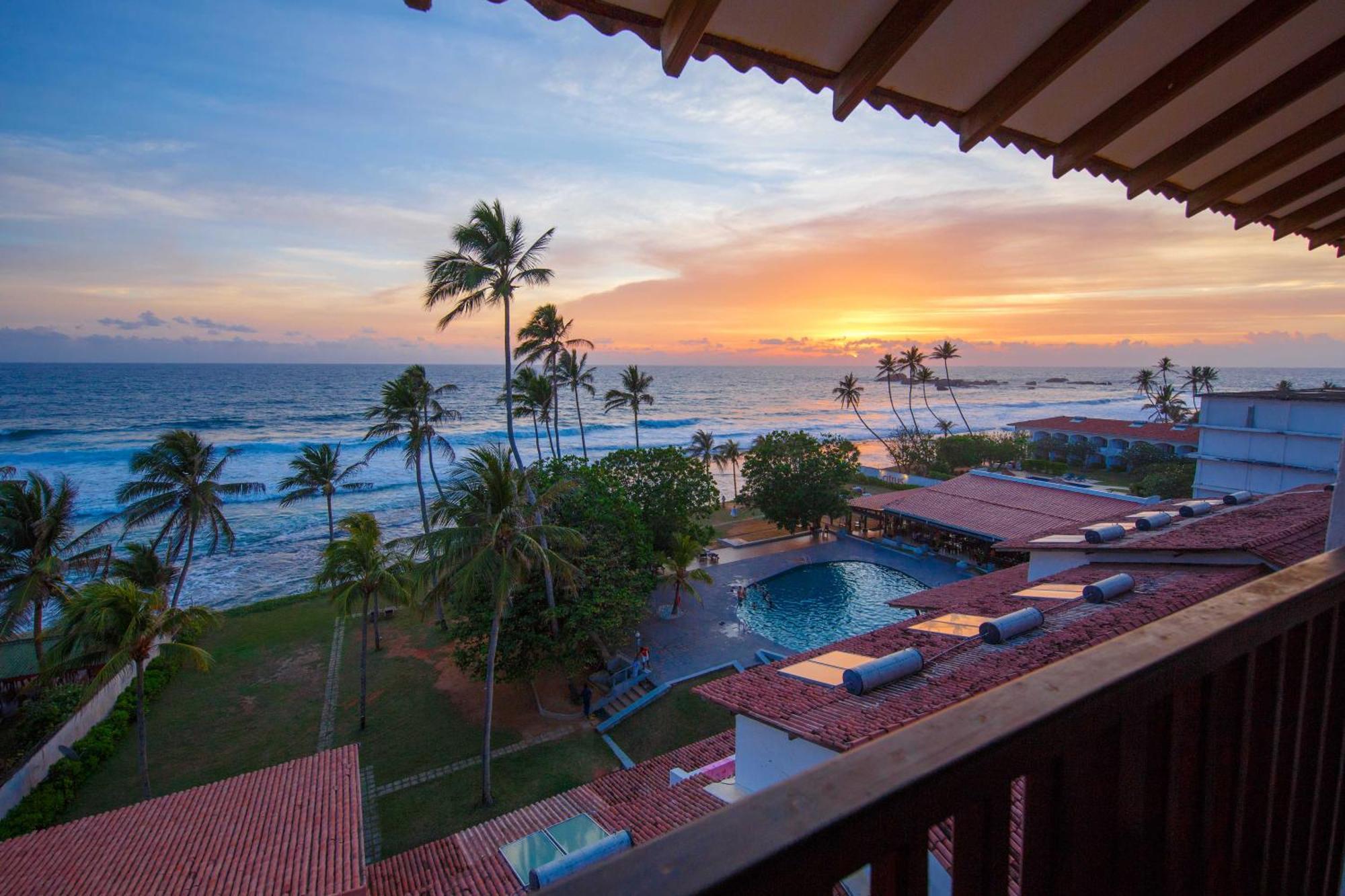 Deluxe Room F&B | Early check & Late check-out upon availability