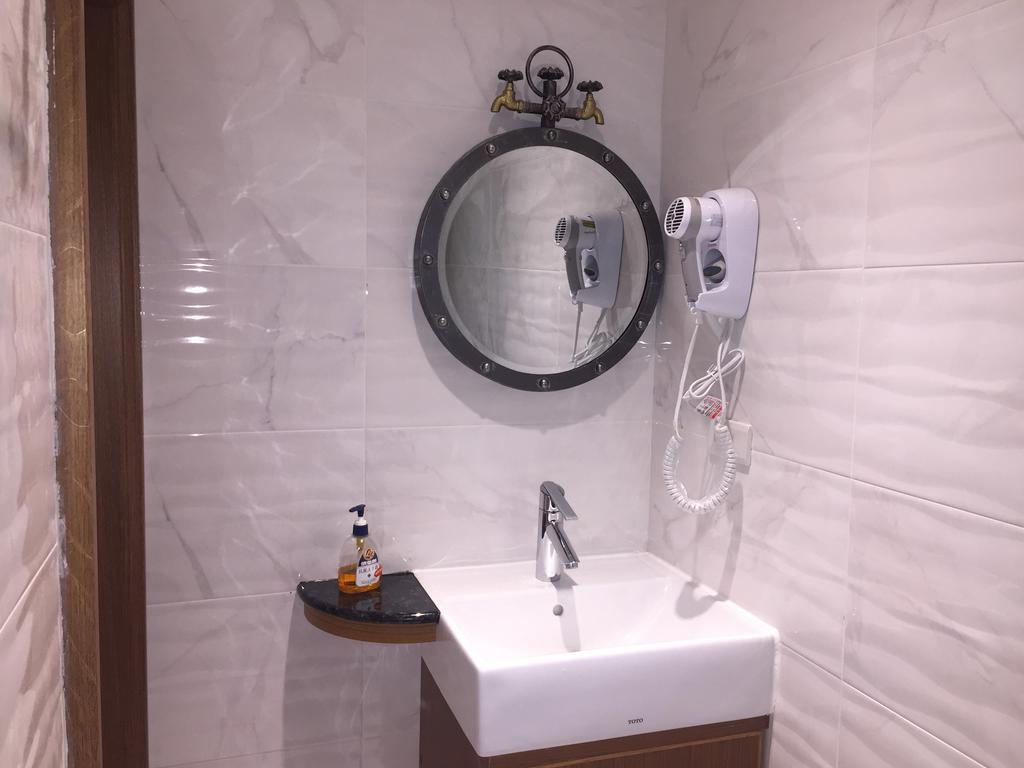 Single Bed in Female Dormitory Room with Shared Bathroom