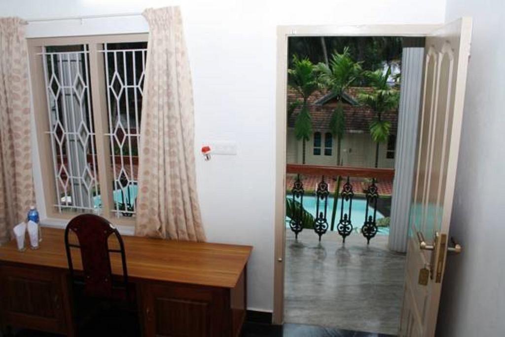 Double Room with Pool View,735777466:JPEG