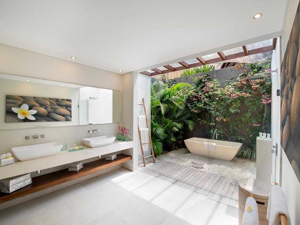Villa mit 4 Schlafzimmern und Pool