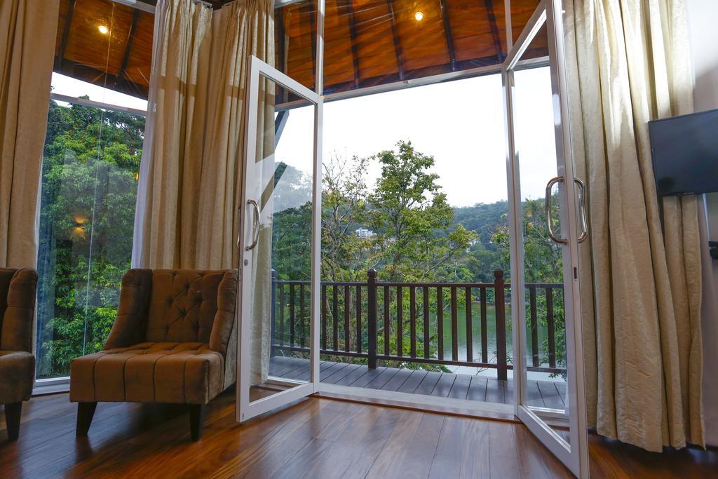 Suite met Kingsize Bed en Balkon - Uitzicht op het Meer