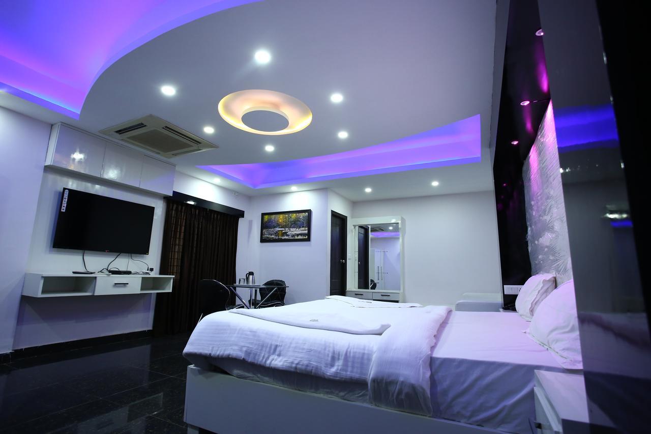 Standard Suite,527837625:JPEG