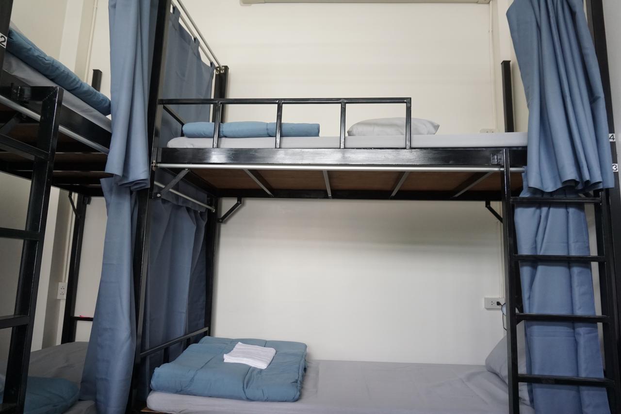 Bunk Bed in Female Dormitory Room,569527986:JPEG
