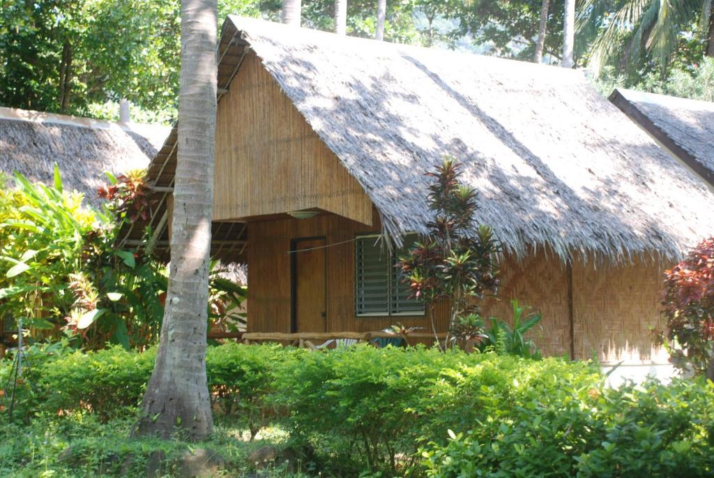 Bamboo Bungalow,57076516:JPEG