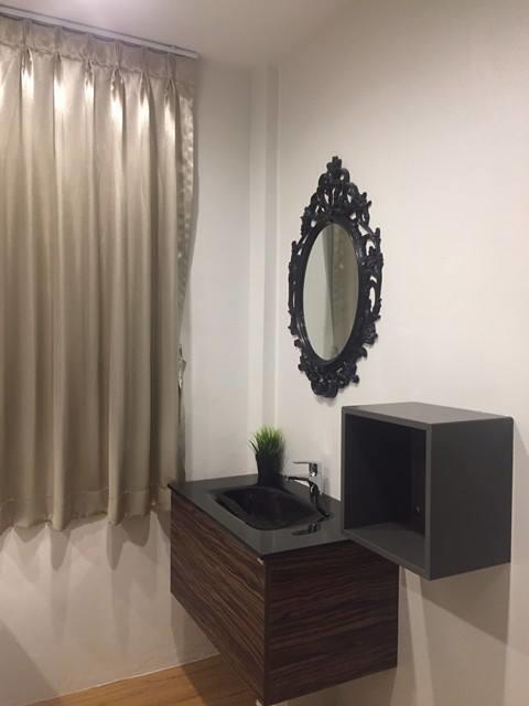 Single Room,613434305:JPEG