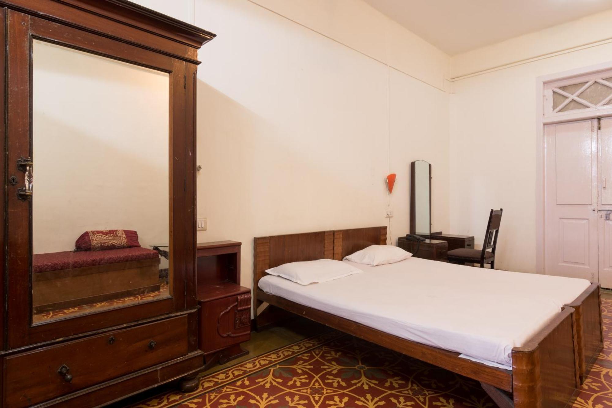 Double or Twin Room Private External Bathroom