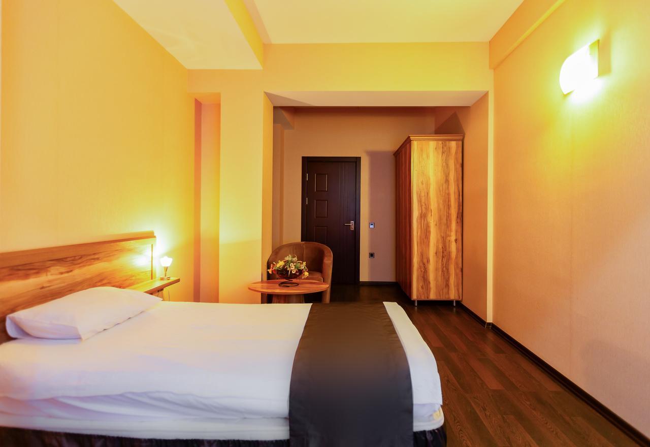 Budget Double or Twin Room,655086348:JPEG