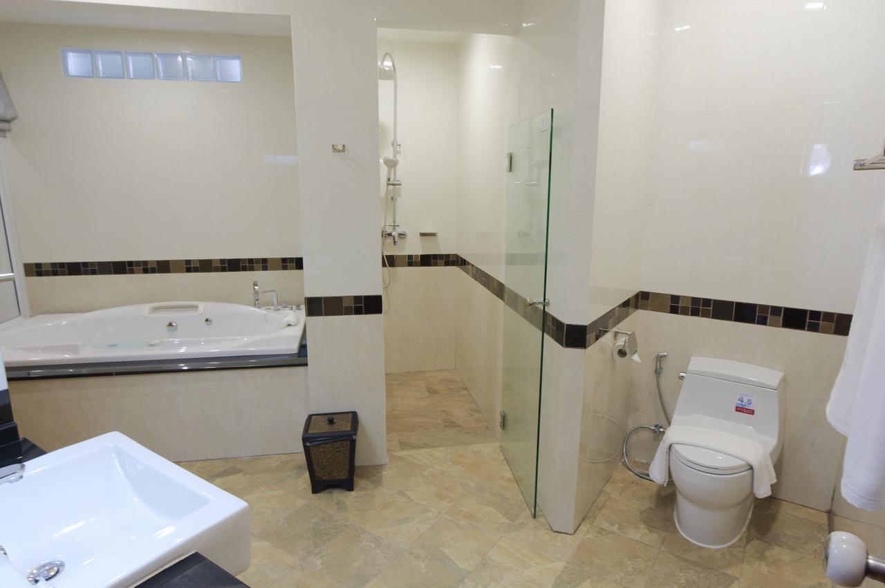 Deluxe Suite mit Whirlpool-Badewanne