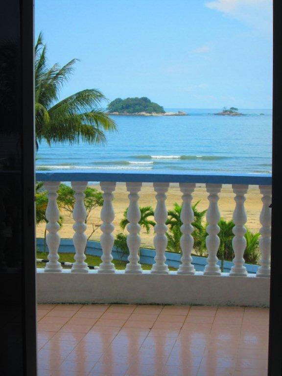Two-Bedroom Apartment with Sea View and Balcony