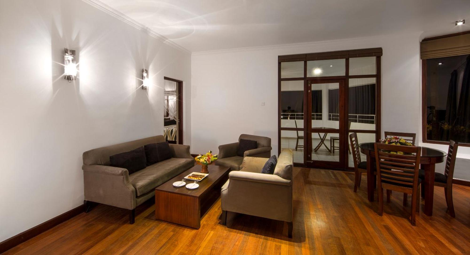 Executive Suite,1698917048:JPEG