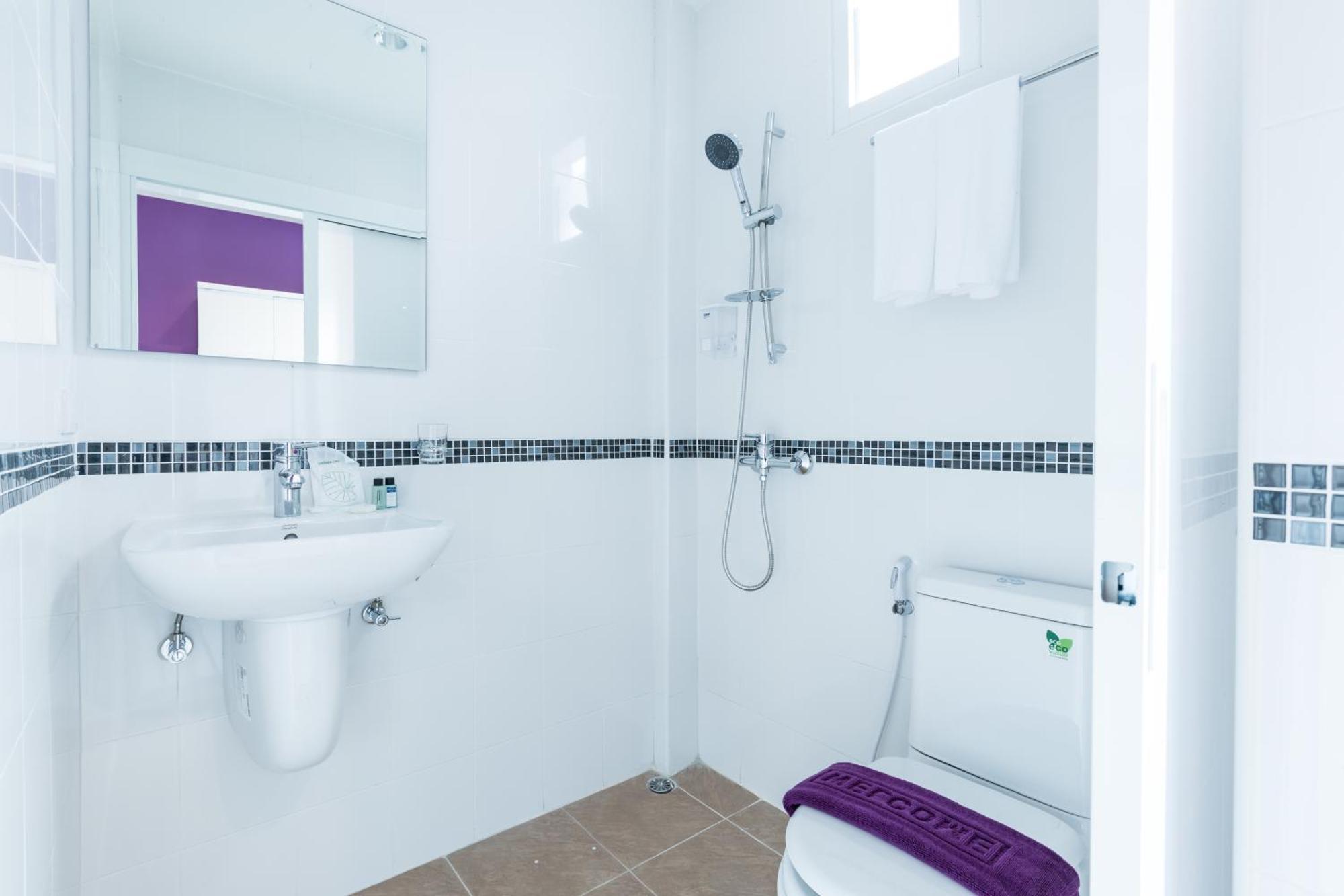 Standard Queen Room,1719668457:JPEG